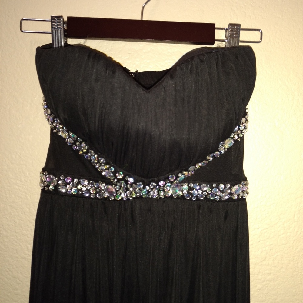 BLACK DRESS
